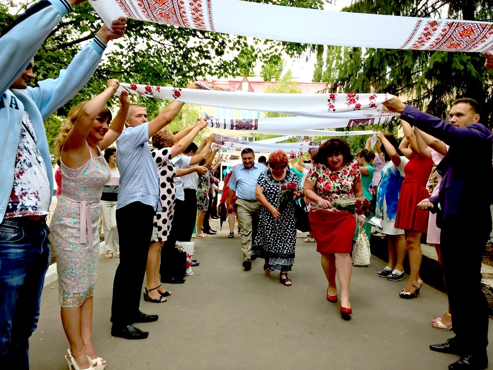 Впізнаєте себе? Архівні фото випускних Південноукраїнська 2005–2019 років