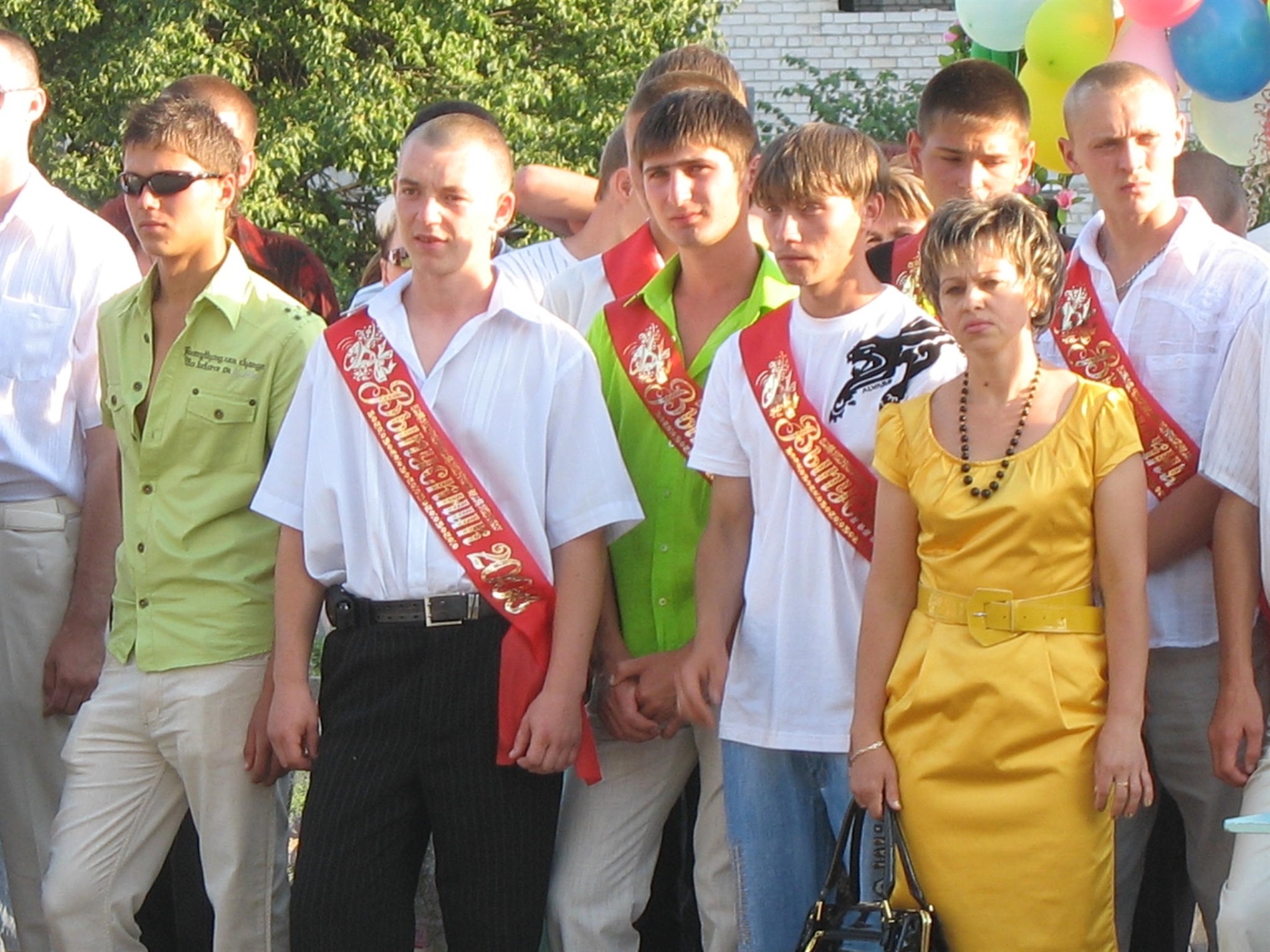 Впізнаєте себе? Архівні фото випускних Південноукраїнська 2005–2019 років