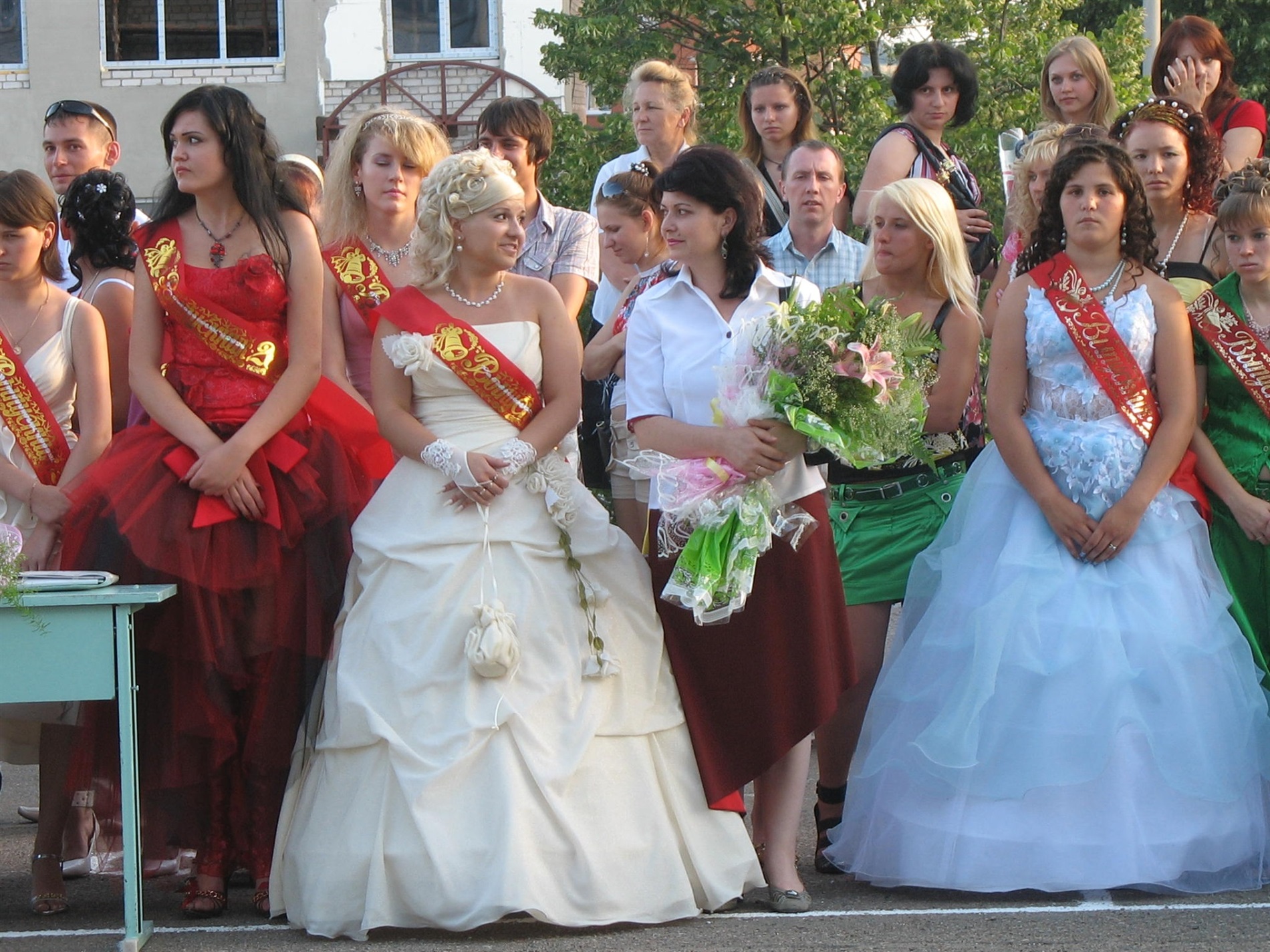 Впізнаєте себе? Архівні фото випускних Південноукраїнська 2005–2019 років
