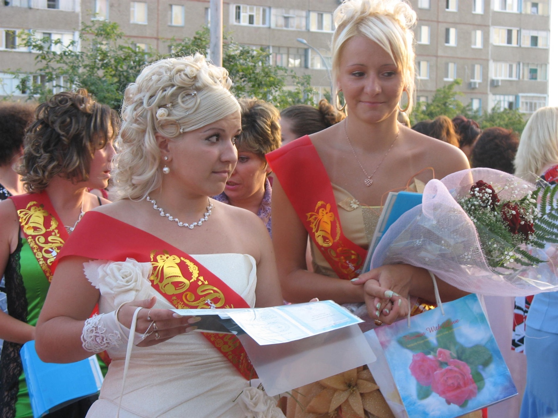 Впізнаєте себе? Архівні фото випускних Південноукраїнська 2005–2019 років