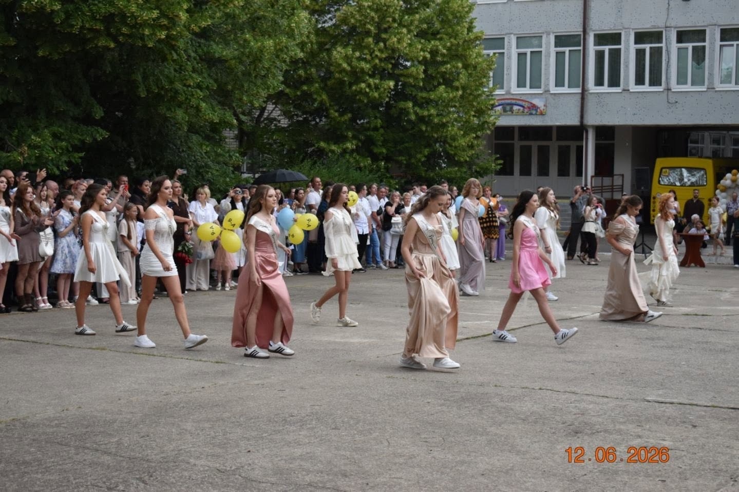 Дев’ятикласники Південноукраїнської громади прощалися зі школою. Добірка світлин із випускних
