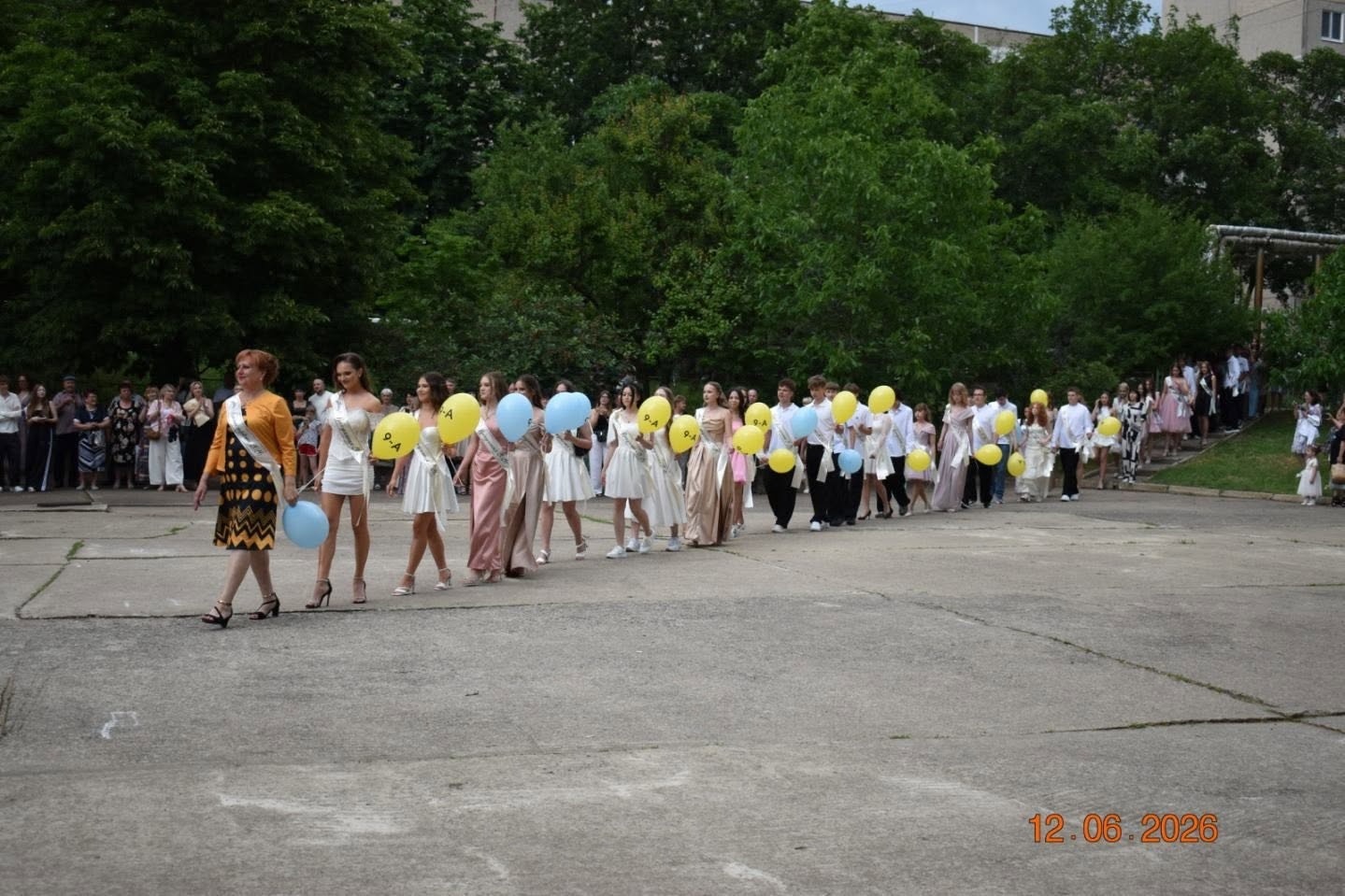 Дев’ятикласники Південноукраїнської громади прощалися зі школою. Добірка світлин із випускних