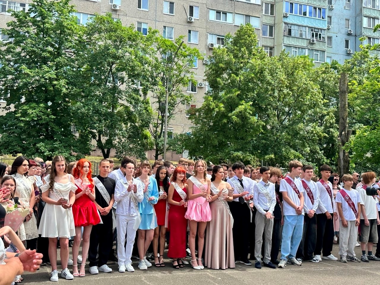 Дев’ятикласники Південноукраїнської громади прощалися зі школою. Добірка світлин із випускних