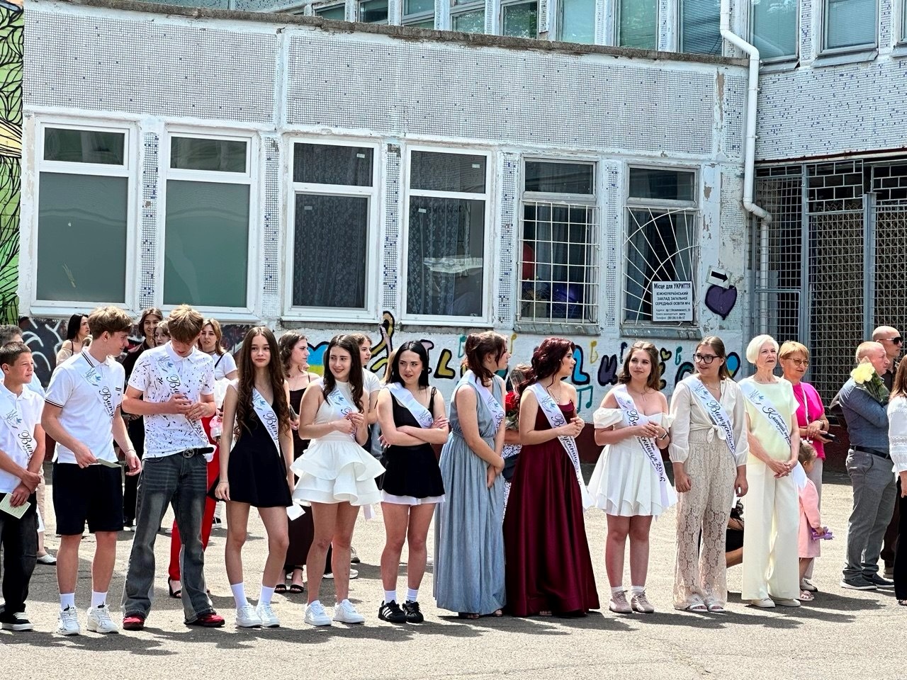 Дев’ятикласники Південноукраїнської громади прощалися зі школою. Добірка світлин із випускних