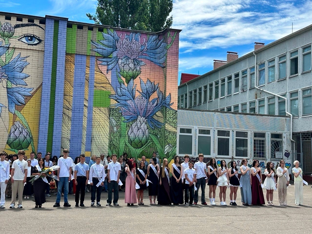 Дев’ятикласники Південноукраїнської громади прощалися зі школою. Добірка світлин із випускних
