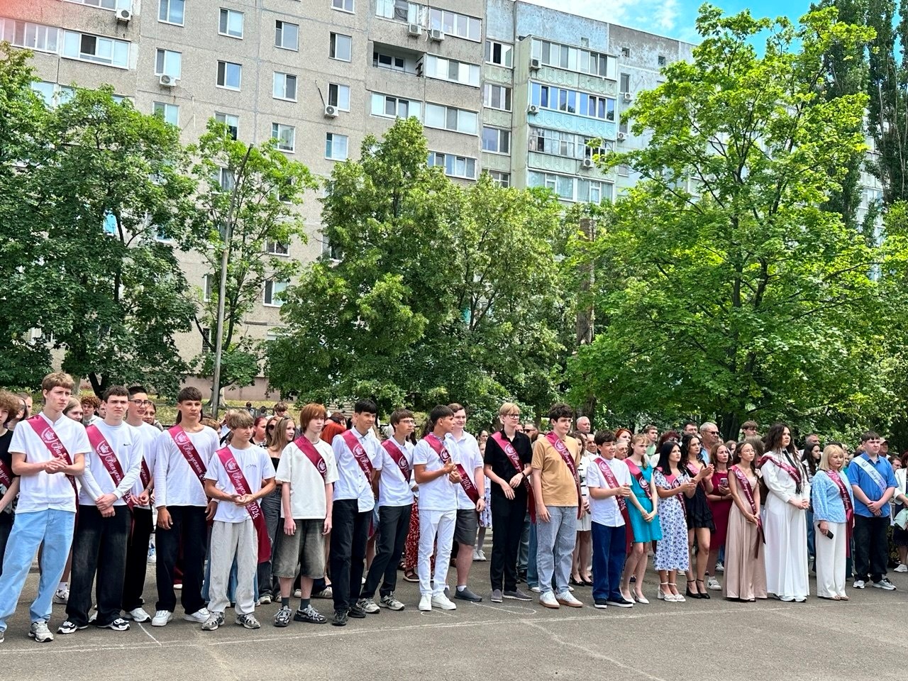 Дев’ятикласники Південноукраїнської громади прощалися зі школою. Добірка світлин із випускних