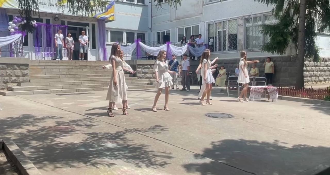 Дев’ятикласники Південноукраїнської громади прощалися зі школою. Добірка світлин із випускних
