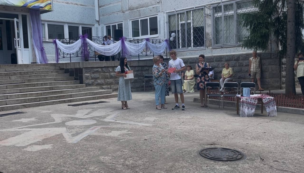 Дев’ятикласники Південноукраїнської громади прощалися зі школою. Добірка світлин із випускних