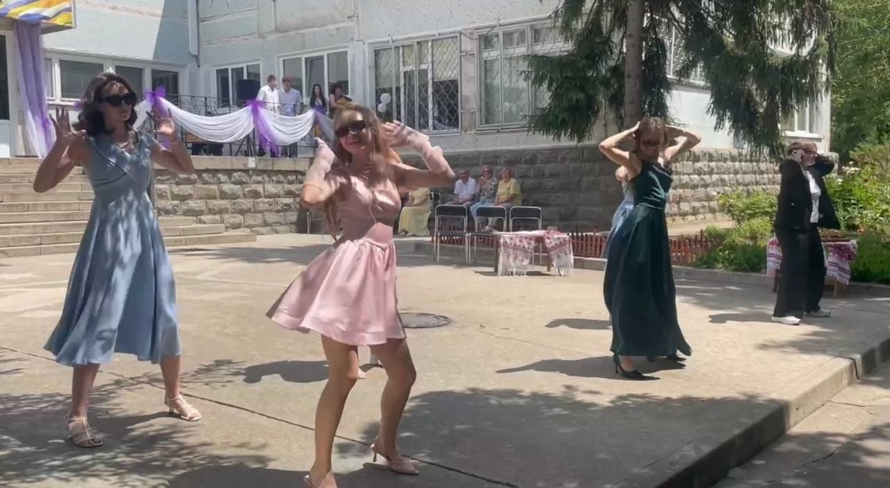 Дев’ятикласники Південноукраїнської громади прощалися зі школою. Добірка світлин із випускних