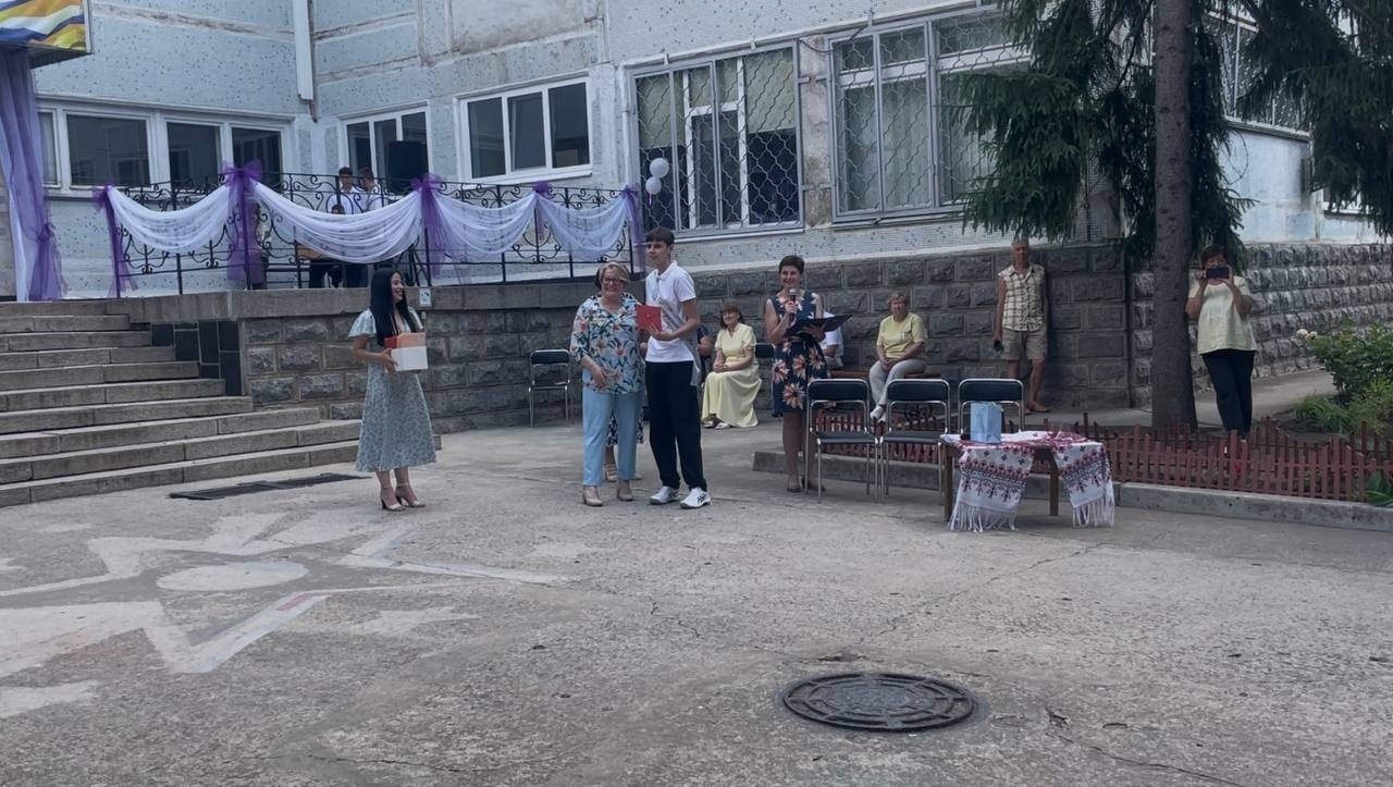 Дев’ятикласники Південноукраїнської громади прощалися зі школою. Добірка світлин із випускних