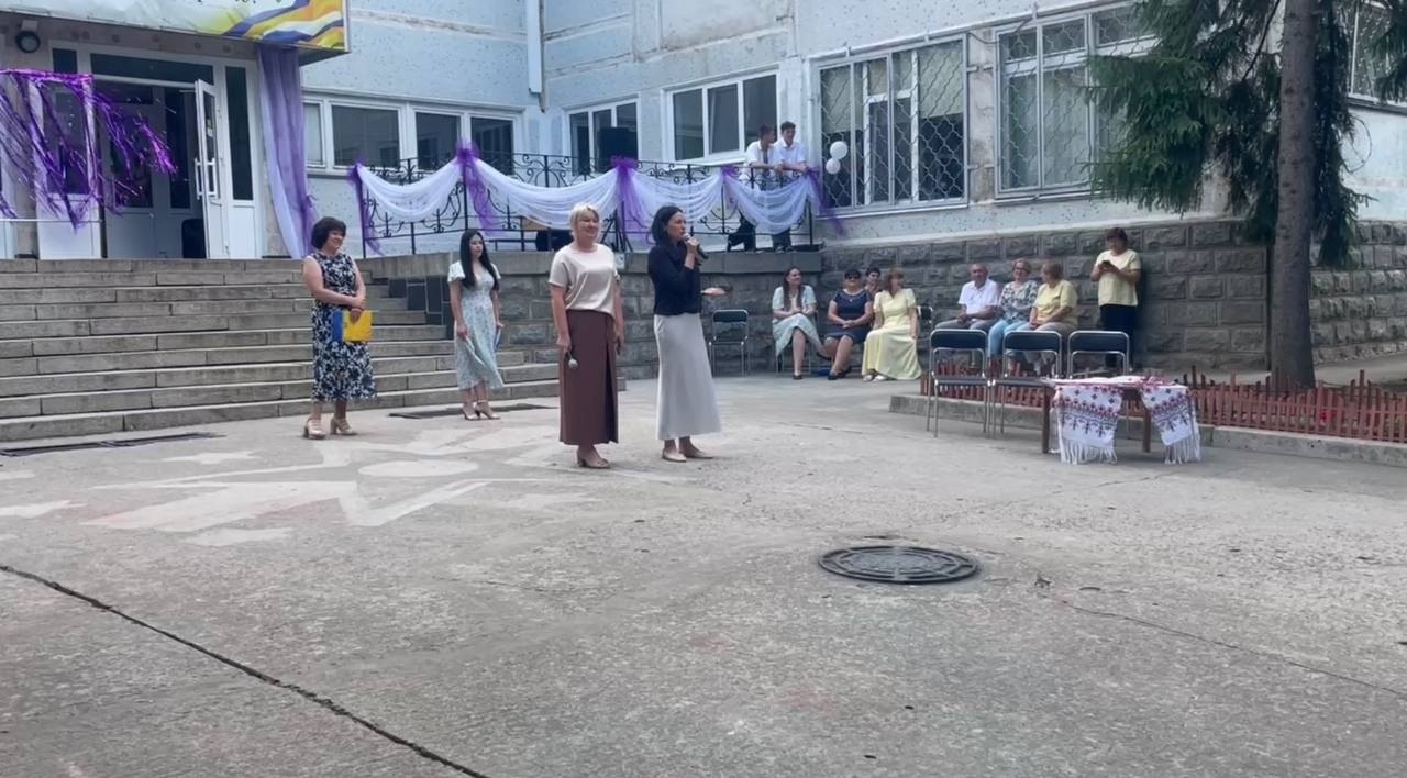 Дев’ятикласники Південноукраїнської громади прощалися зі школою. Добірка світлин із випускних