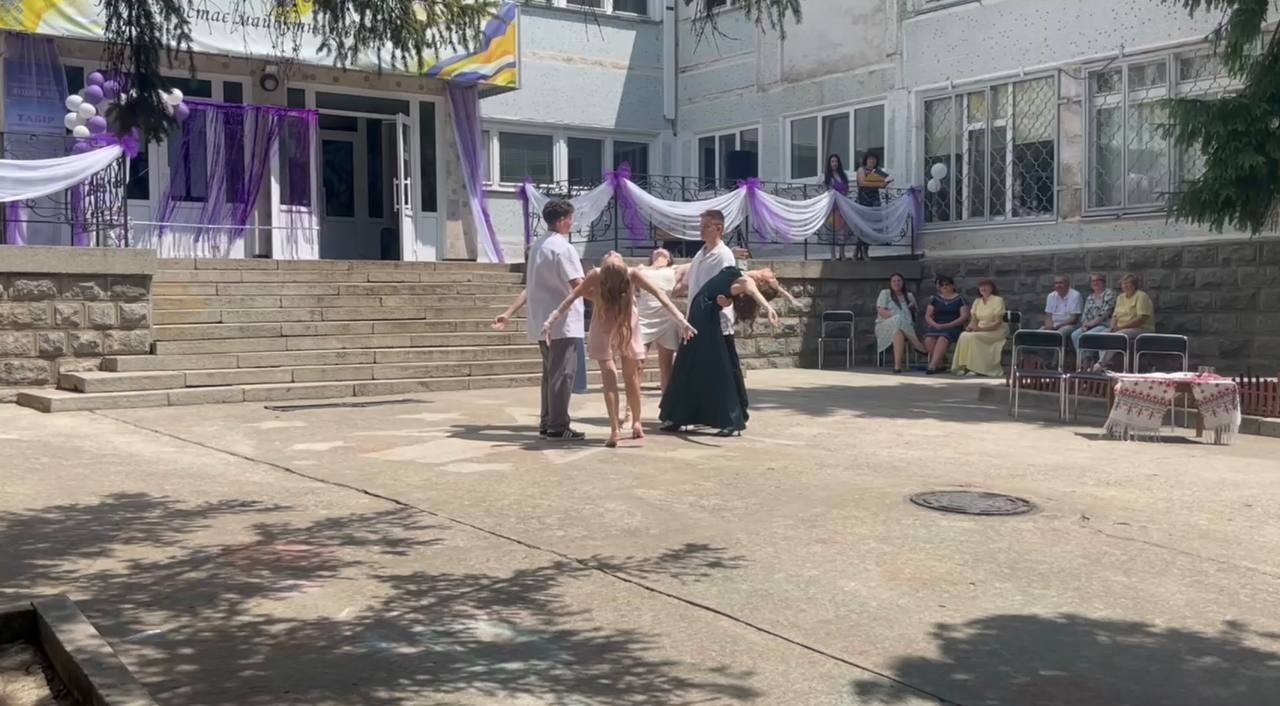 Дев’ятикласники Південноукраїнської громади прощалися зі школою. Добірка світлин із випускних
