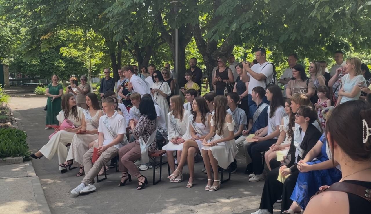 Дев’ятикласники Південноукраїнської громади прощалися зі школою. Добірка світлин із випускних