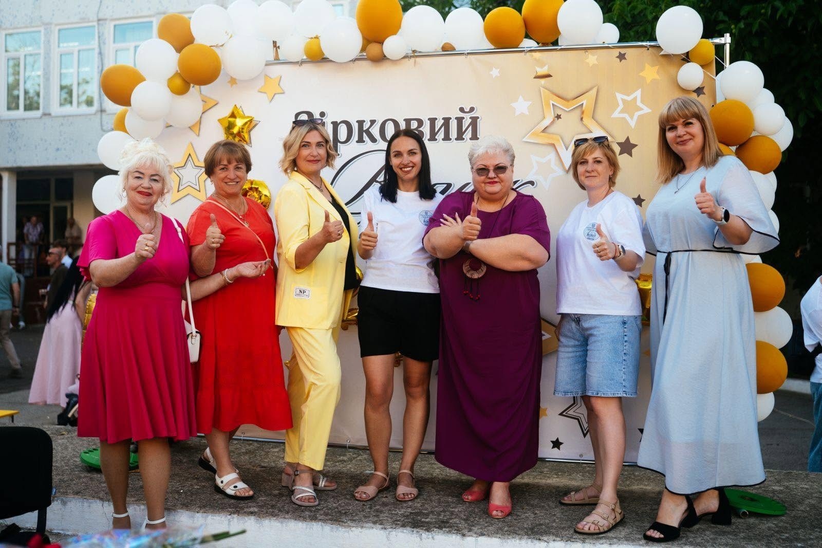 Випуск-2026 у Південноукраїнську: яскрава добірка фото та відео з ліцеїв громади