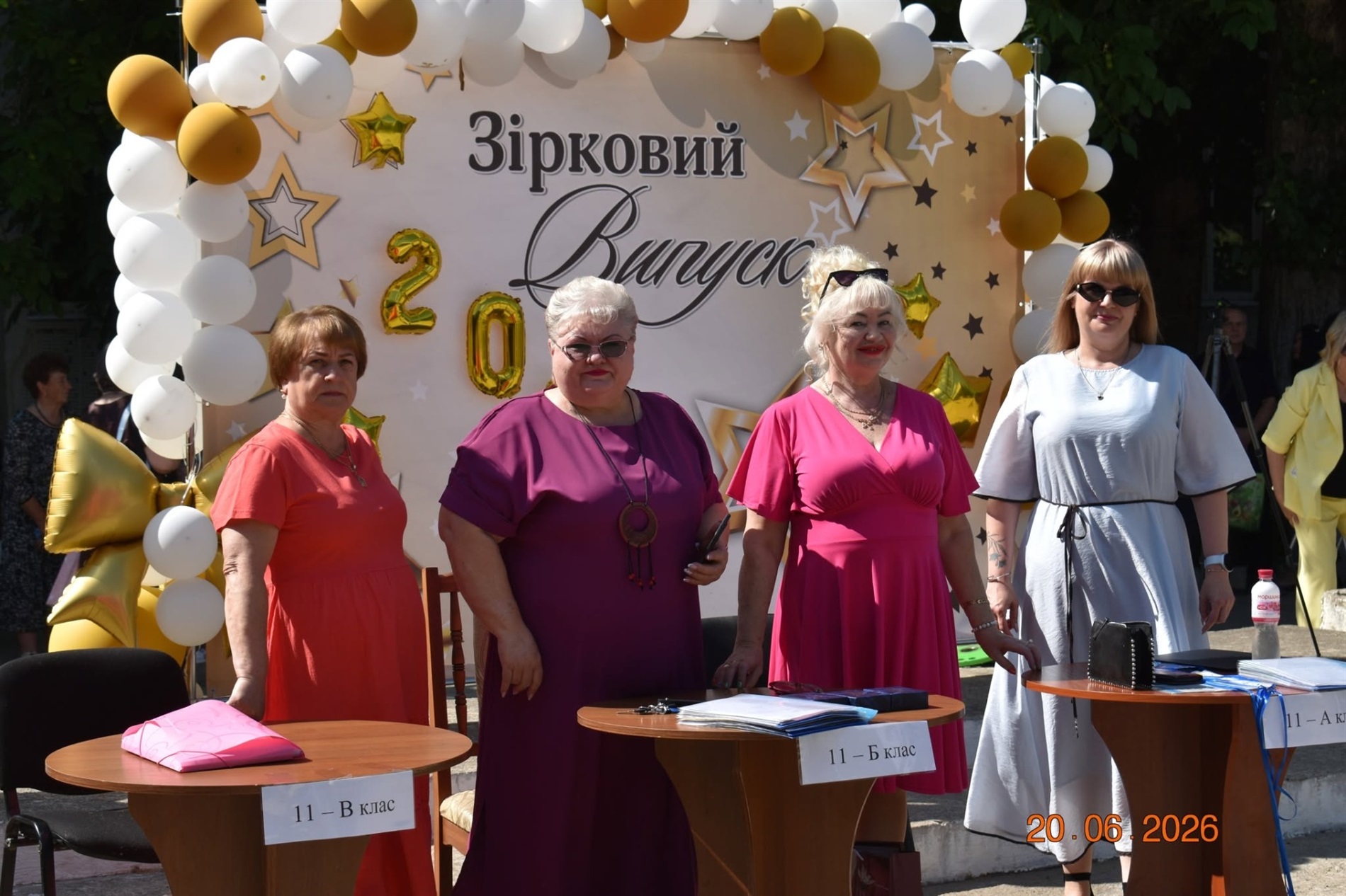 Випуск-2026 у Південноукраїнську: яскрава добірка фото та відео з ліцеїв громади