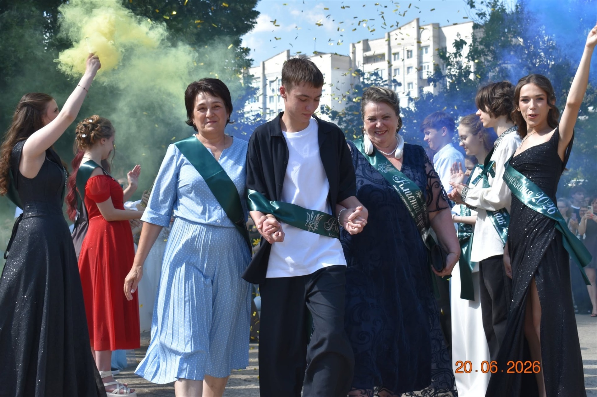 Випуск-2026 у Південноукраїнську: яскрава добірка фото та відео з ліцеїв громади