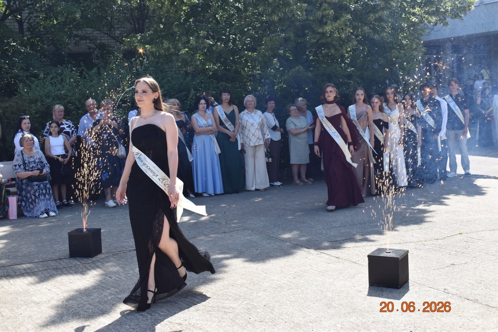 Випуск-2026 у Південноукраїнську: яскрава добірка фото та відео з ліцеїв громади