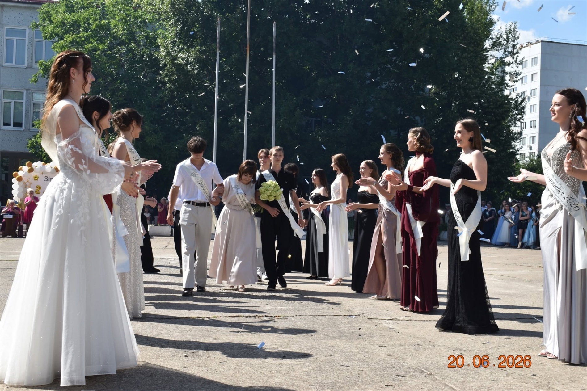 Випуск-2026 у Південноукраїнську: яскрава добірка фото та відео з ліцеїв громади