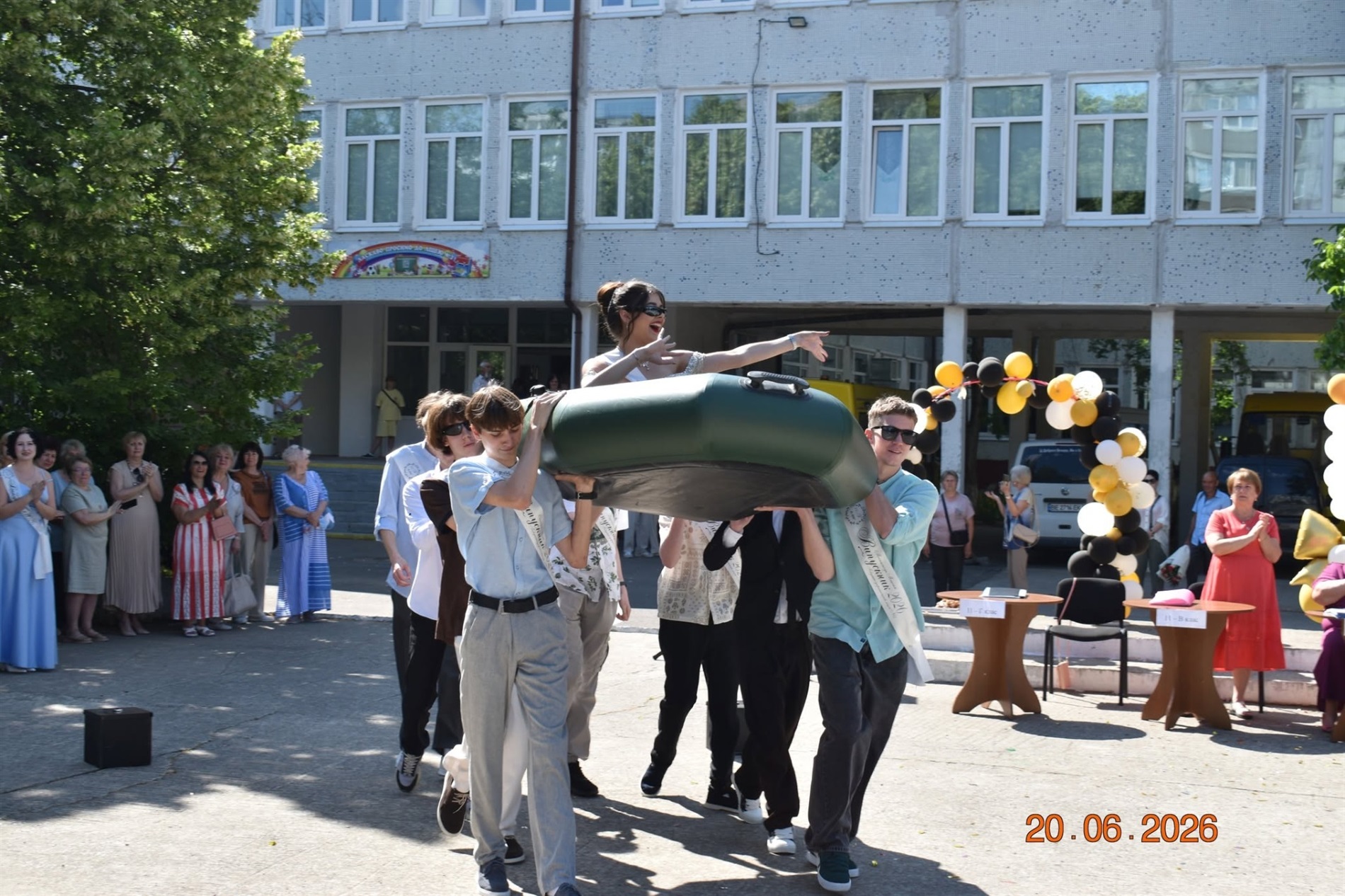 Випуск-2026 у Південноукраїнську: яскрава добірка фото та відео з ліцеїв громади