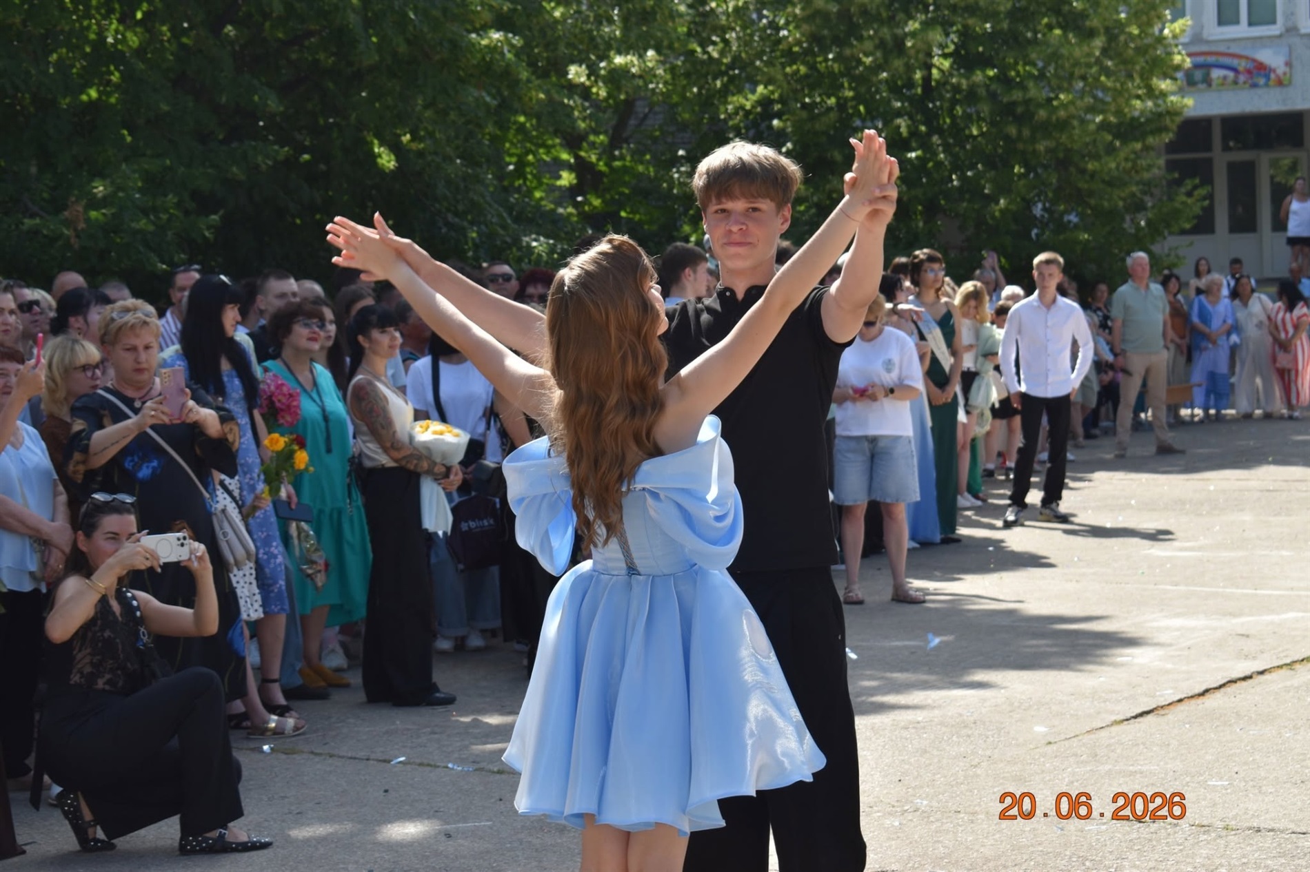 Випуск-2026 у Південноукраїнську: яскрава добірка фото та відео з ліцеїв громади