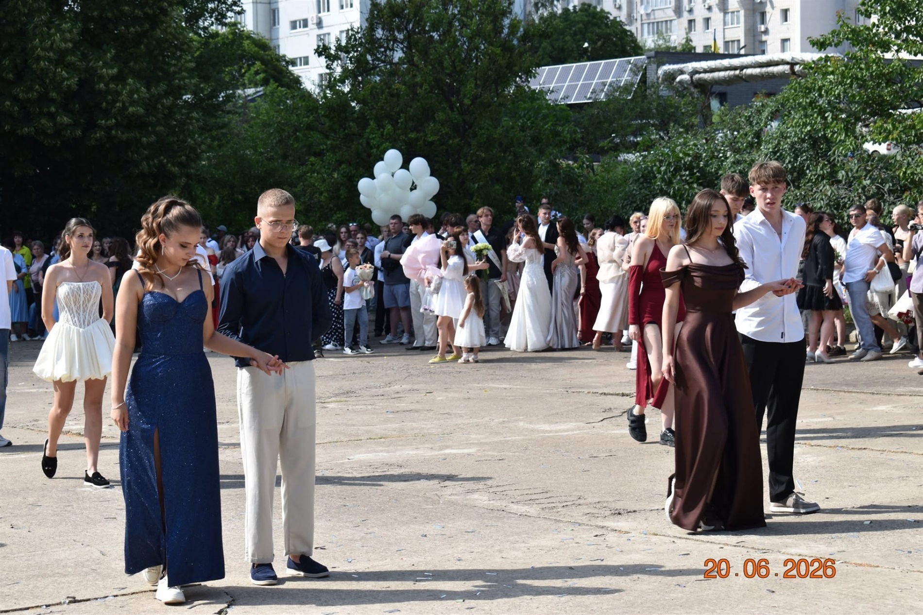 Випуск-2026 у Південноукраїнську: яскрава добірка фото та відео з ліцеїв громади