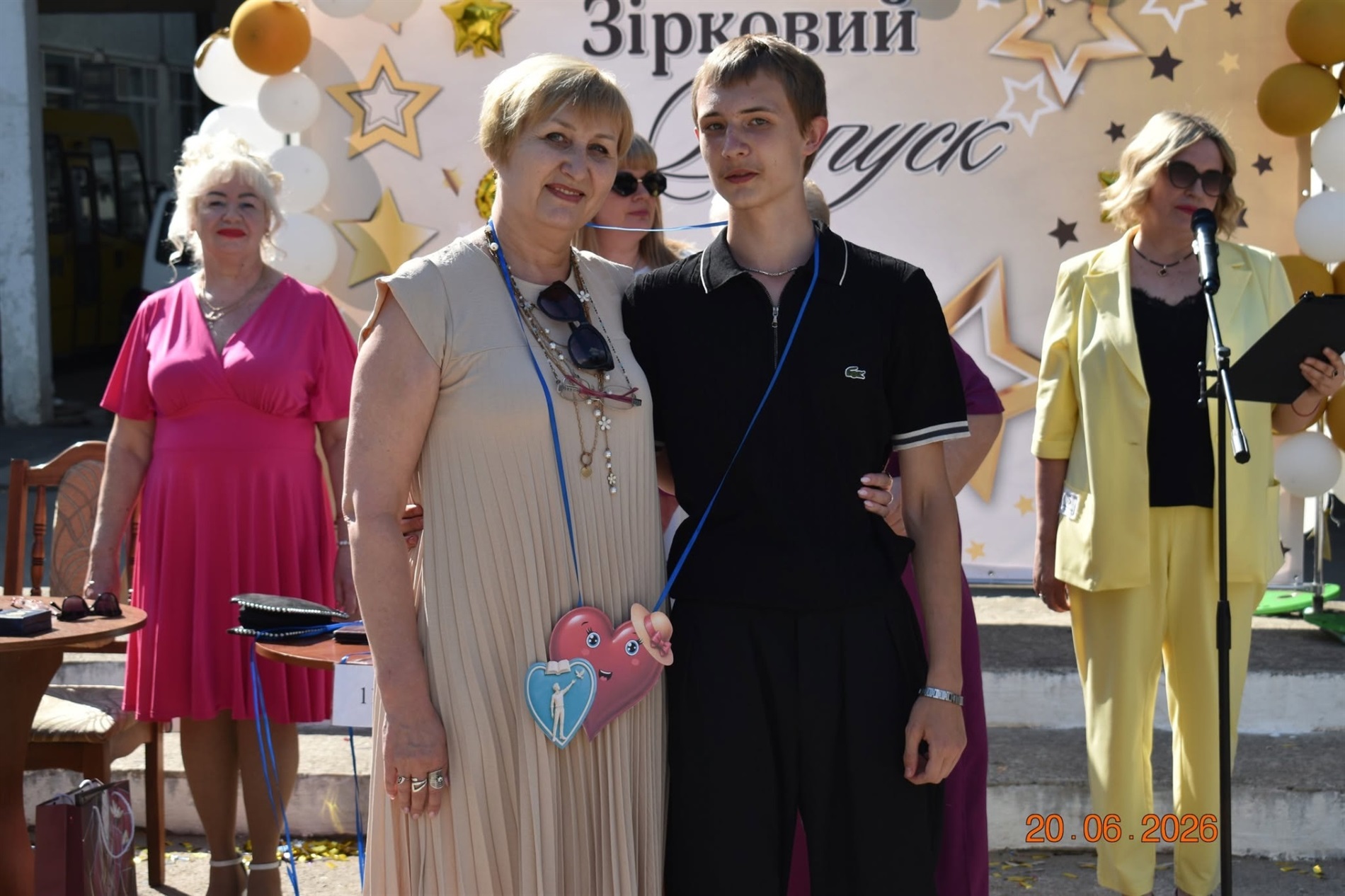 Випуск-2026 у Південноукраїнську: яскрава добірка фото та відео з ліцеїв громади