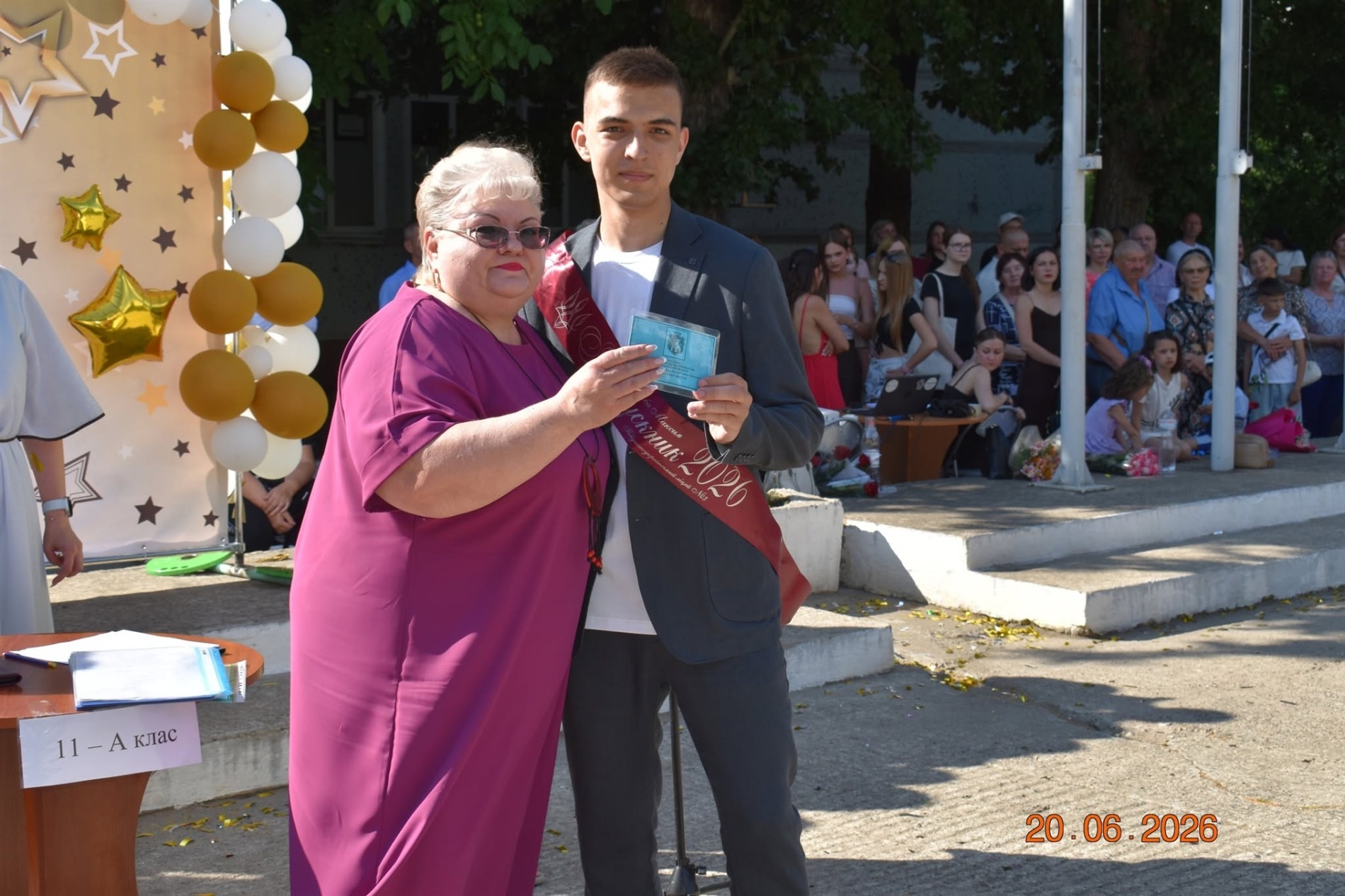 Випуск-2026 у Південноукраїнську: яскрава добірка фото та відео з ліцеїв громади