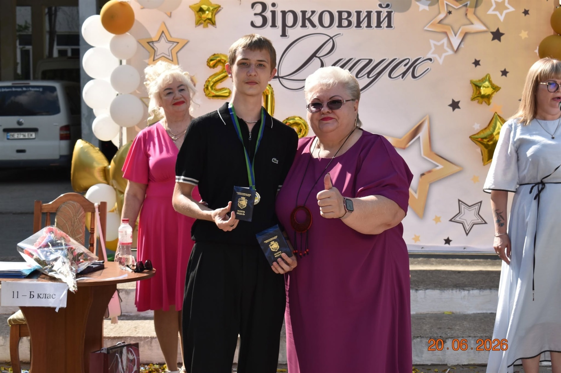 Випуск-2026 у Південноукраїнську: яскрава добірка фото та відео з ліцеїв громади