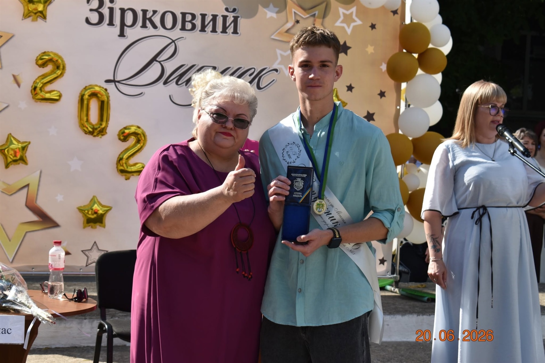Випуск-2026 у Південноукраїнську: яскрава добірка фото та відео з ліцеїв громади