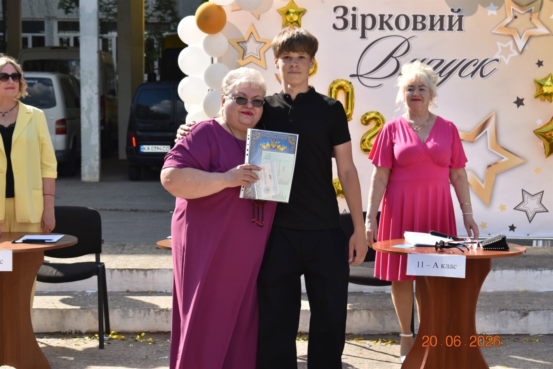 Випуск-2026 у Південноукраїнську: яскрава добірка фото та відео з ліцеїв громади