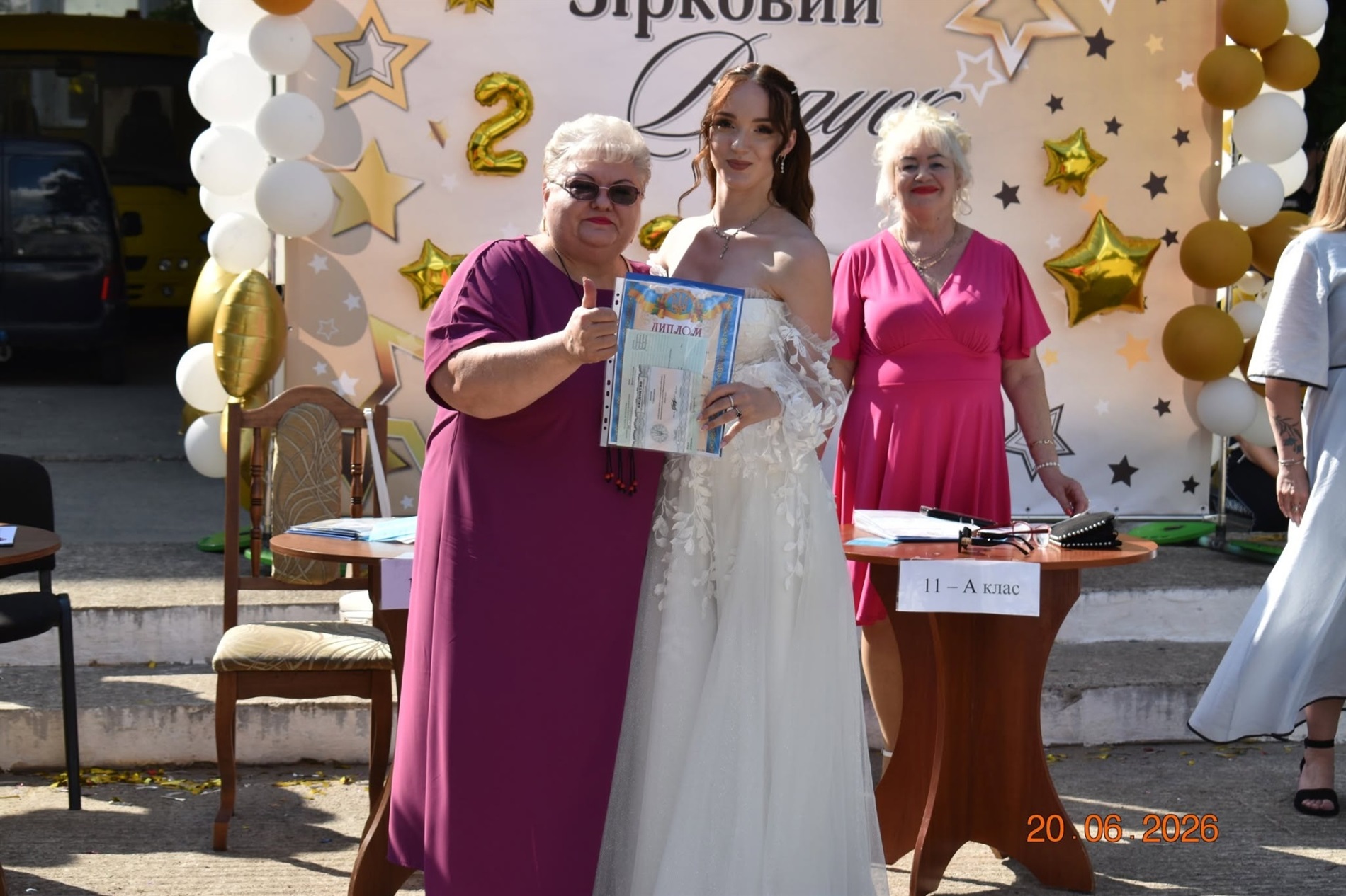 Випуск-2026 у Південноукраїнську: яскрава добірка фото та відео з ліцеїв громади