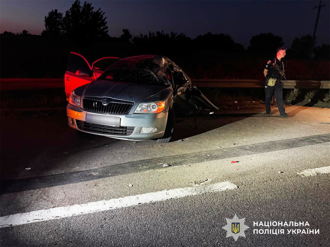 На Миколаївщині легковик врізався у вантажівку: загинула 17-річна дівчина, ще троє людей постраждали