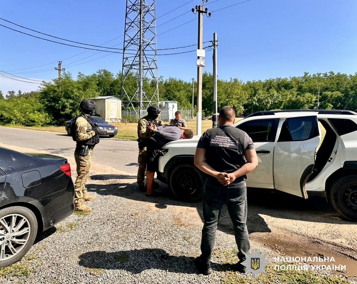 У Первомайському районі чоловіка затримали за збут психотропів: доставляв «товар» на таксі