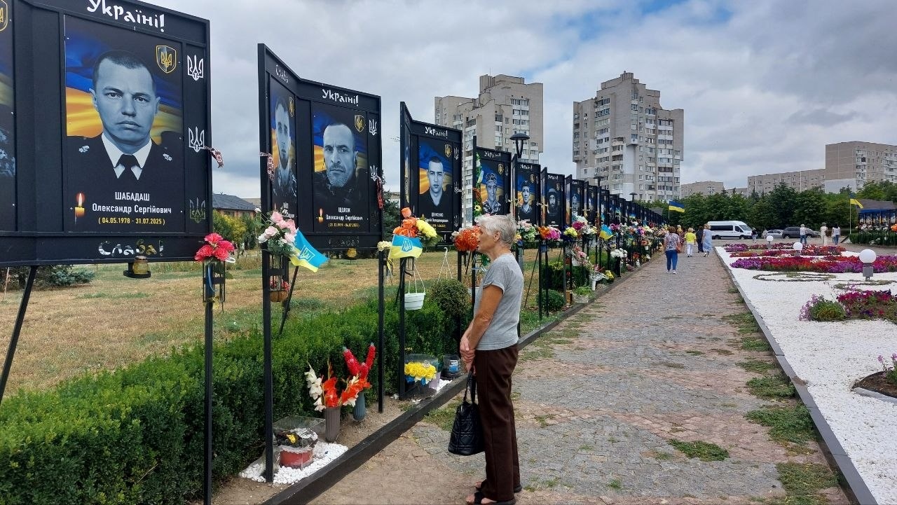 У Південноукраїнську вшанували пам'ять захисників і захисниць України: пройшов меморіальний захід