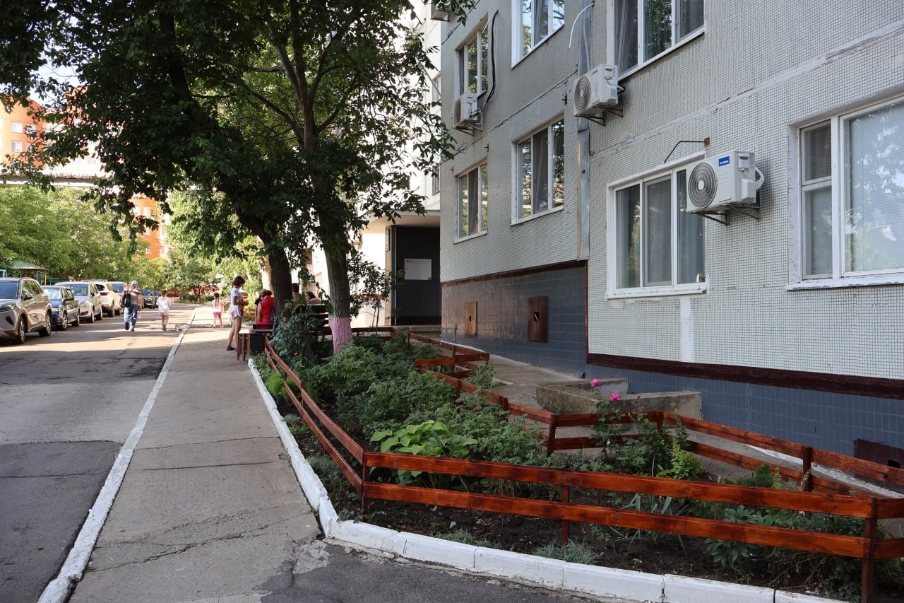 Як без бюджетних коштів і дорогих підрядників навели лад: історія одного двору у Південноукраїнську