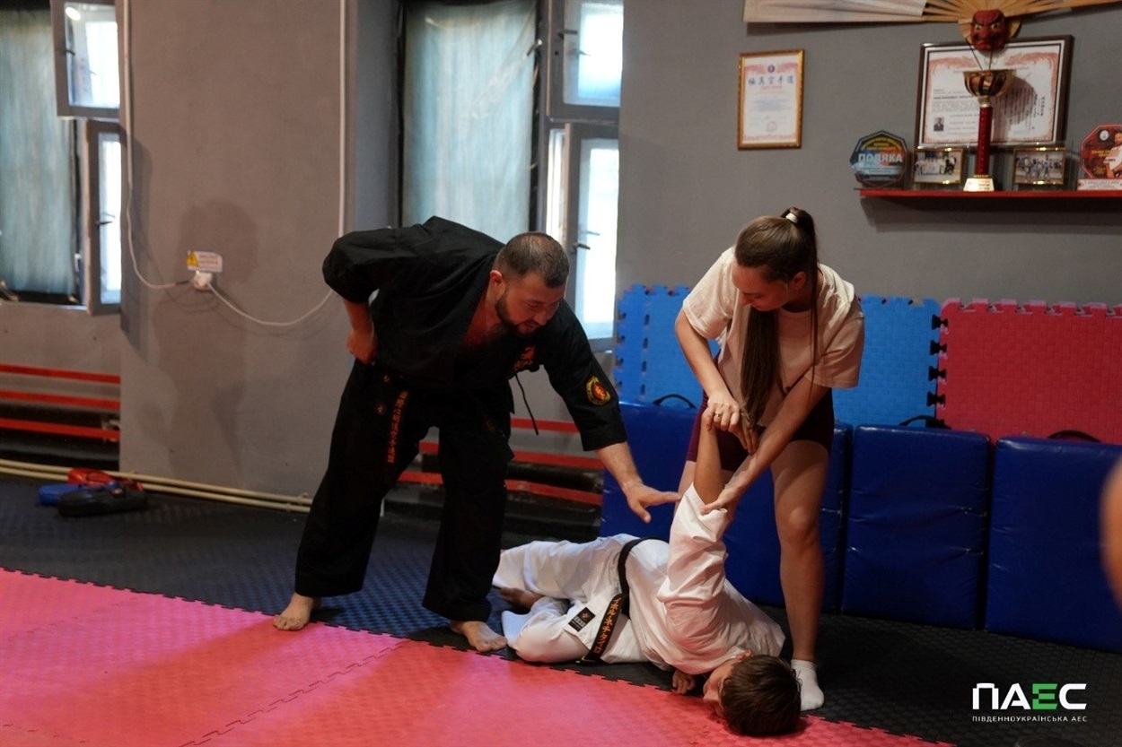 Урок самозахисту та донати: жінки УкрЯТ проводять у Південноукраїнську серію благодійних заходів