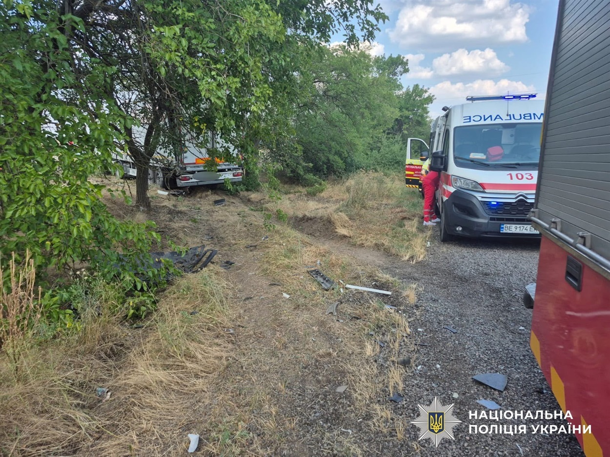 На Миколаївщині зіткнулися вантажівка, автобус і легковик – загинув водій FORD
