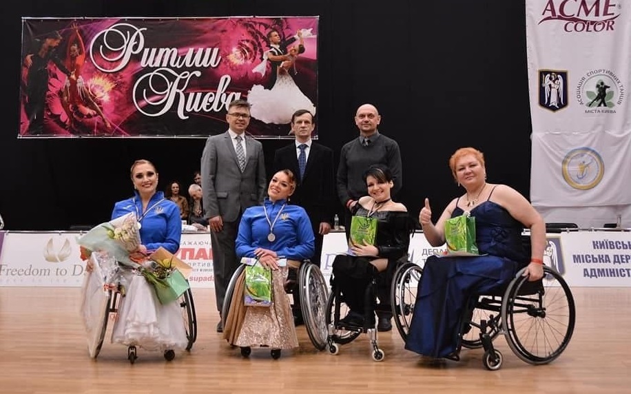 Пані Марина перша зліва