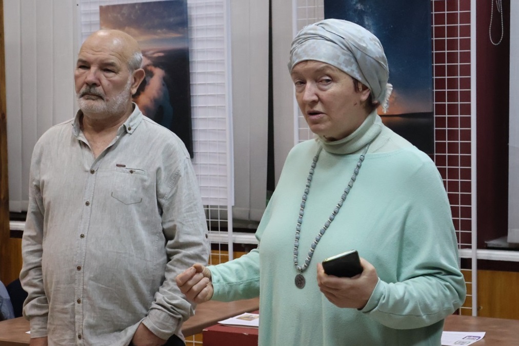 Олена Красіна з Первомайська багато цікавого розповіла про Дениса, як особистість, та про його творчість