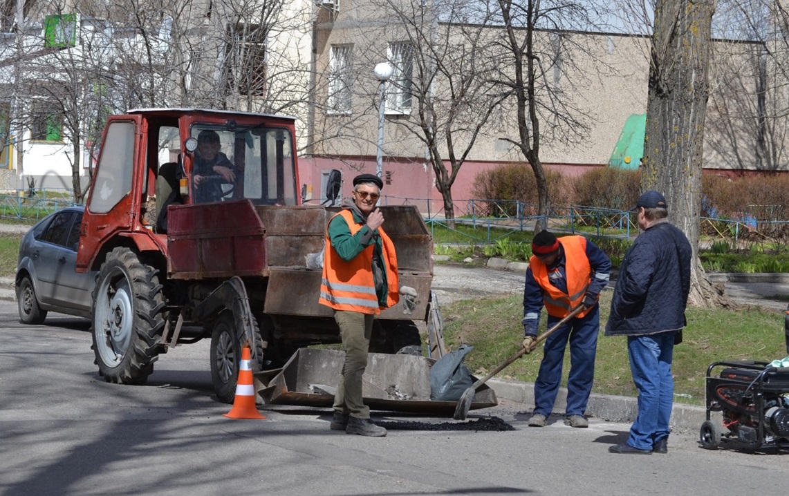 Комунальники працюють