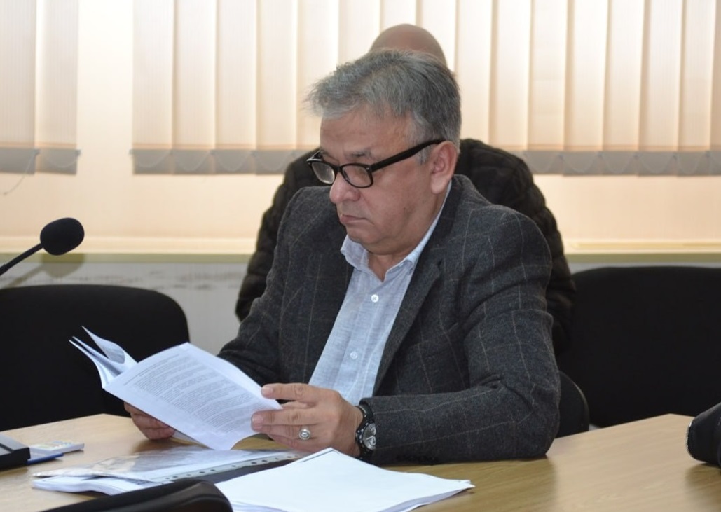 Володимир Ясуник під час 37 сесії Южноукраїнської міськради.