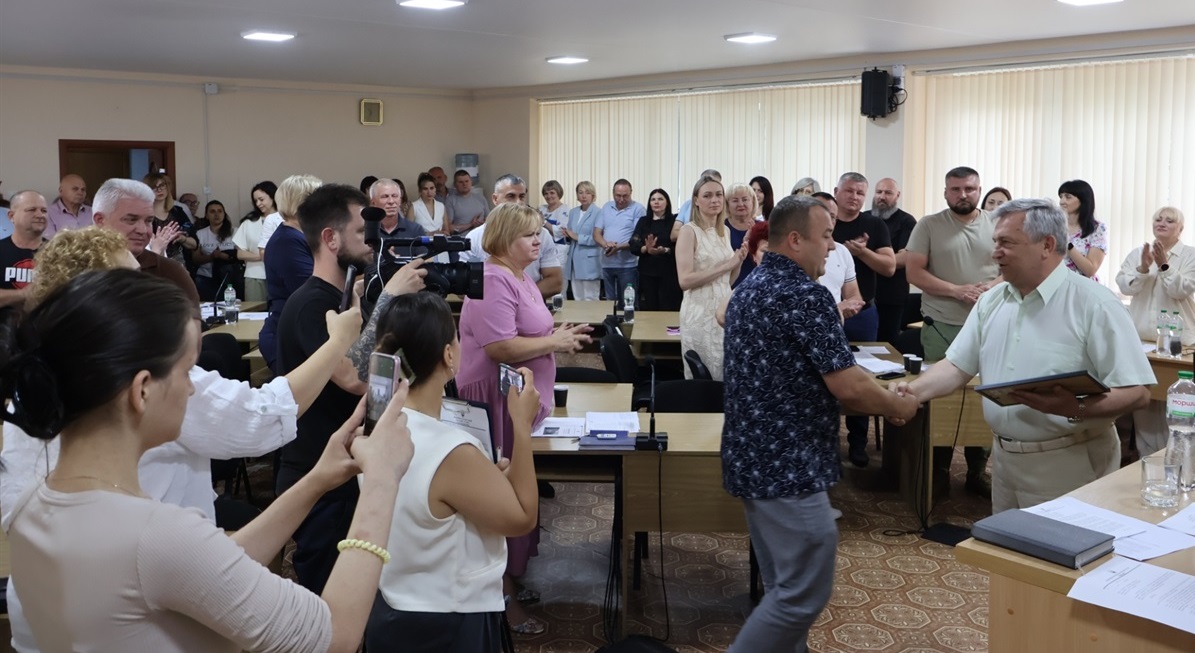 Дмитро Аркатов отримує Подяку.