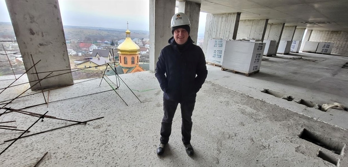 На 7 поверсі будинку