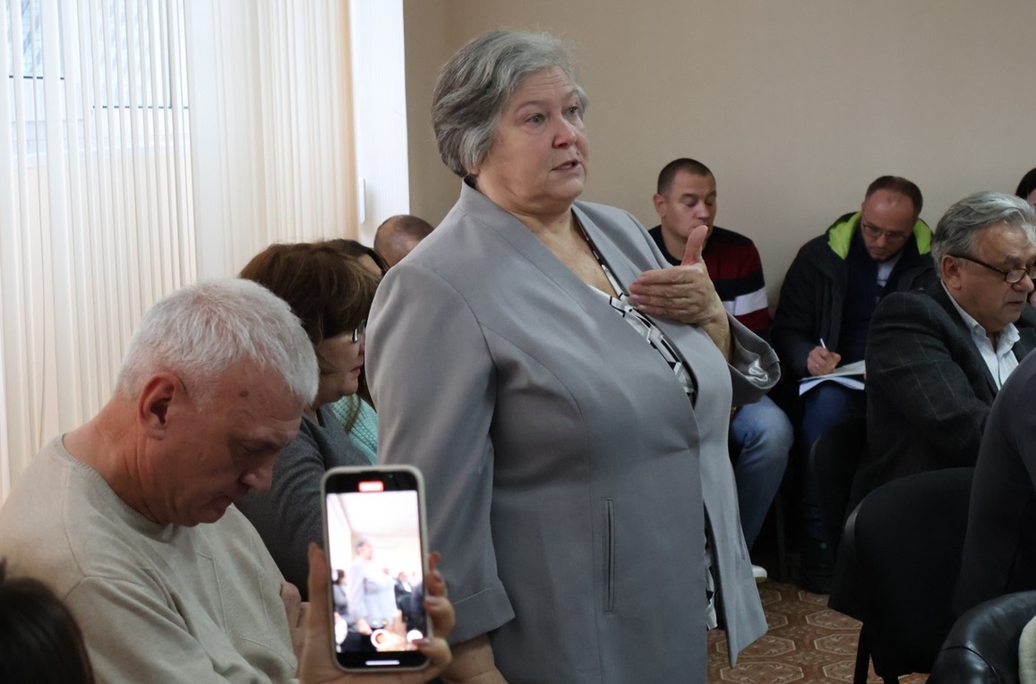 Людмила Самчинська на сесії міської ради про допомогу військовим.