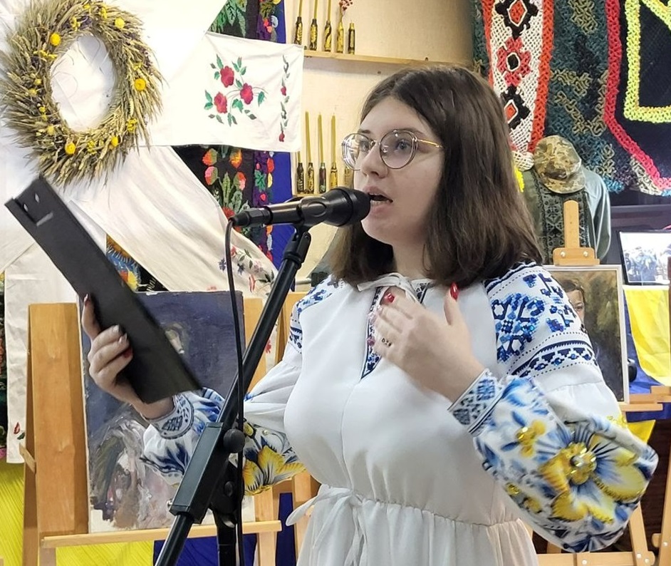 Єлизавета Доценко читає вірші доньки Наталії Токар