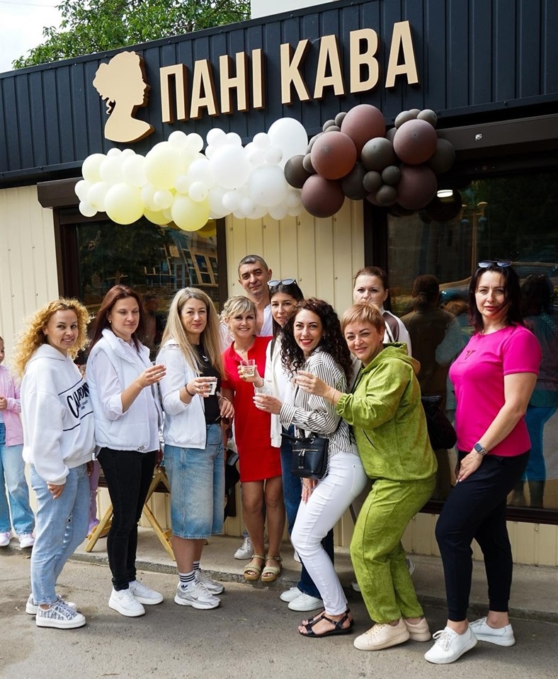 У день відкриття.