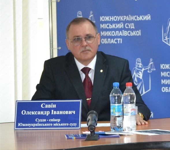 О. Савін під час пресконференції у міському суді