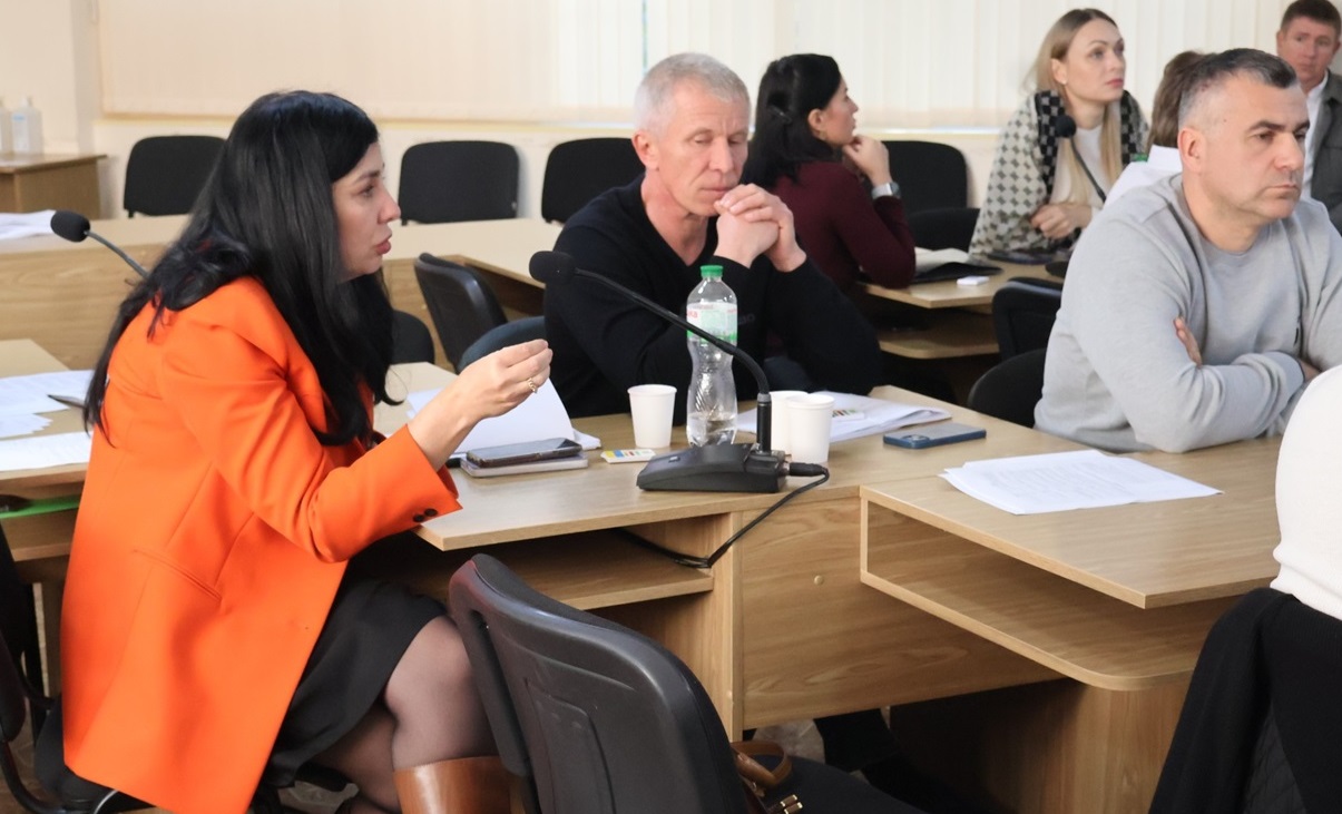 Анжела Савастру знається на економічних та фінансових питаннях.