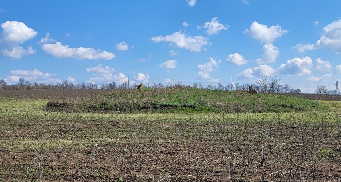 Південноукраїнський або Панкратівський кромлех. Вид з боку р. Південноий Буг