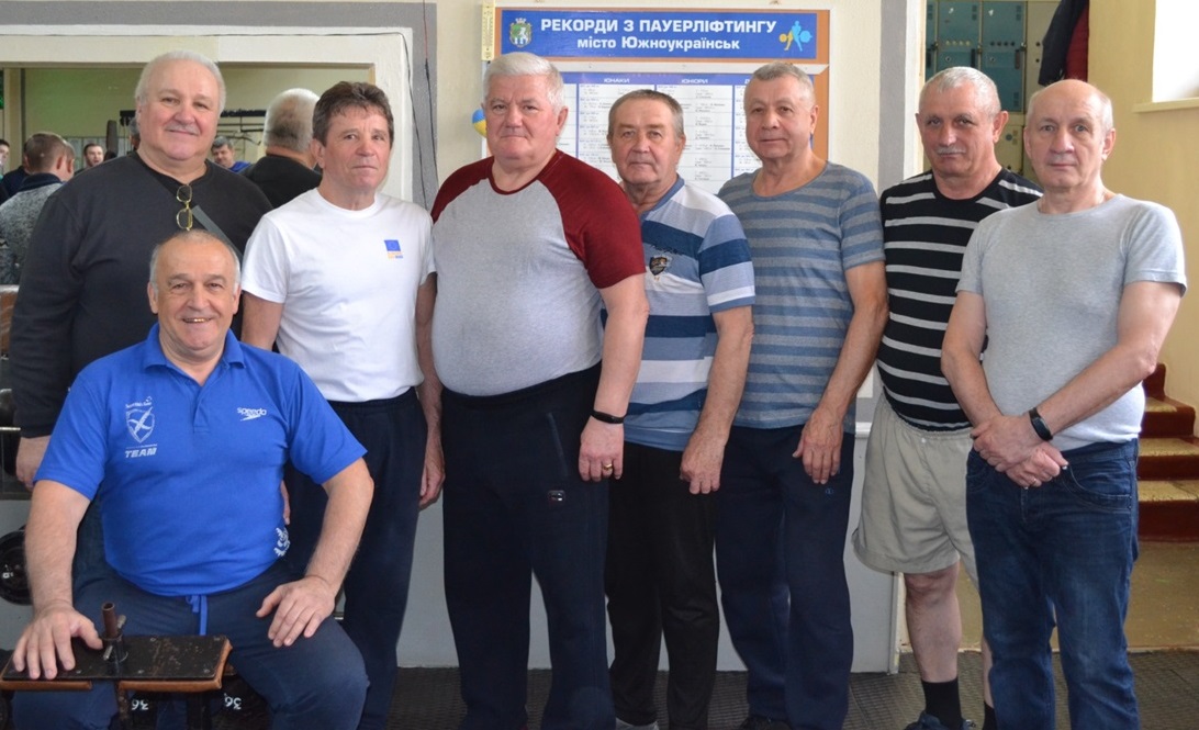 Поважна команда армрестлерів
